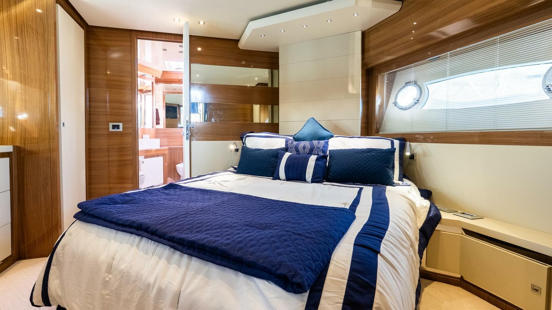 2011 Uniesse 55S — photo 30