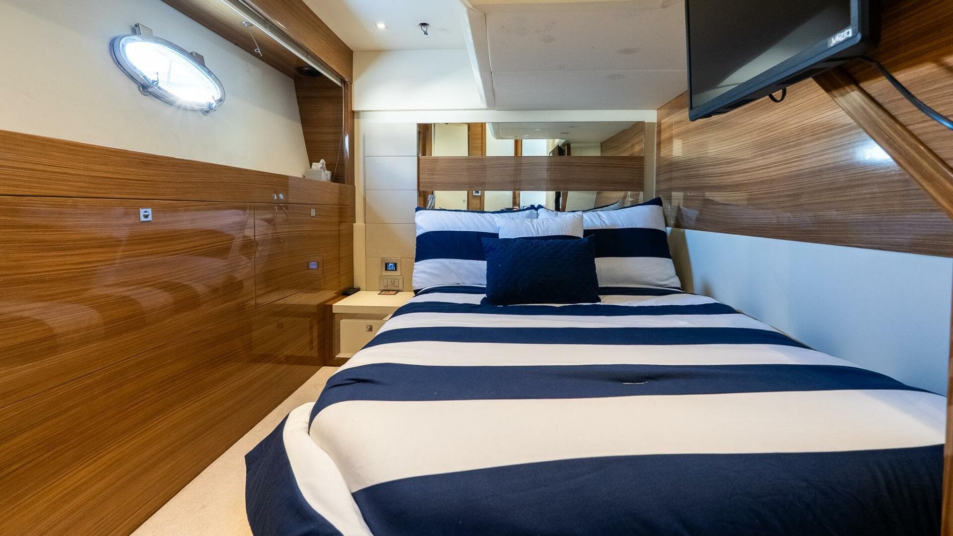 2011 Uniesse 55S — photo 34