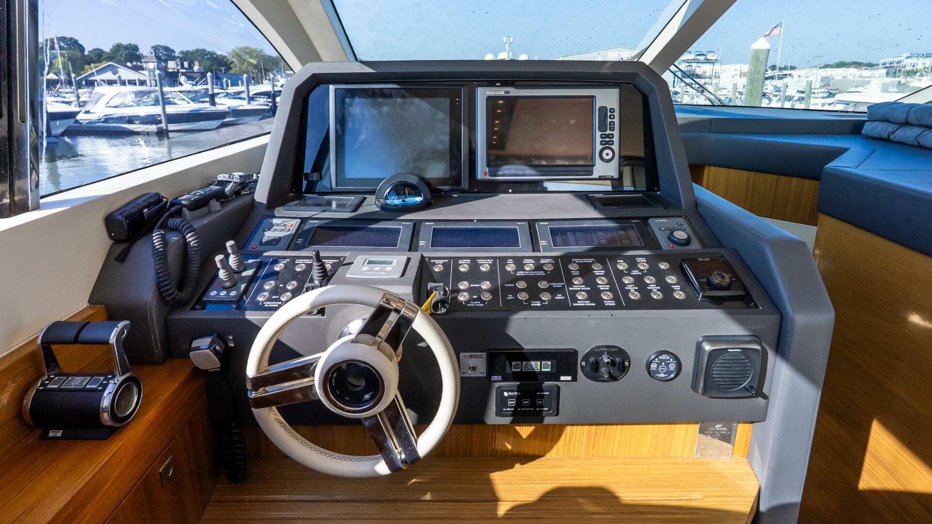 2011 Uniesse 55S — photo 26