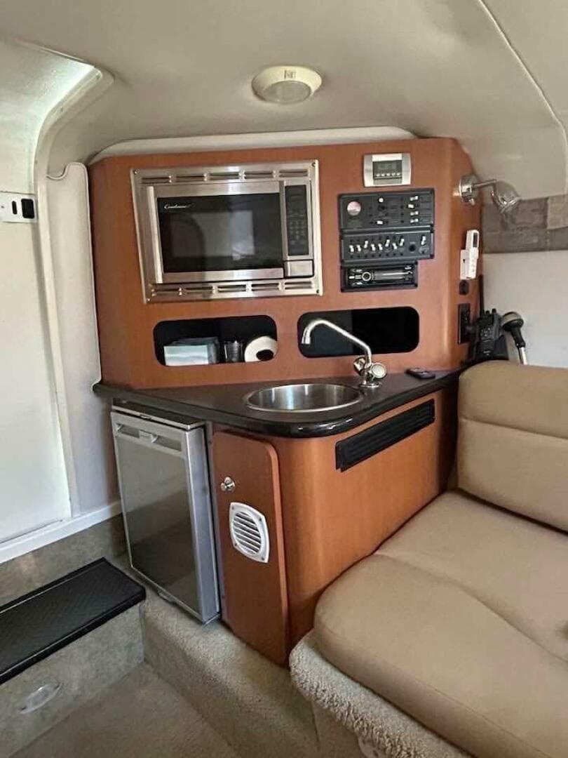 2011 Crownline — photo 15