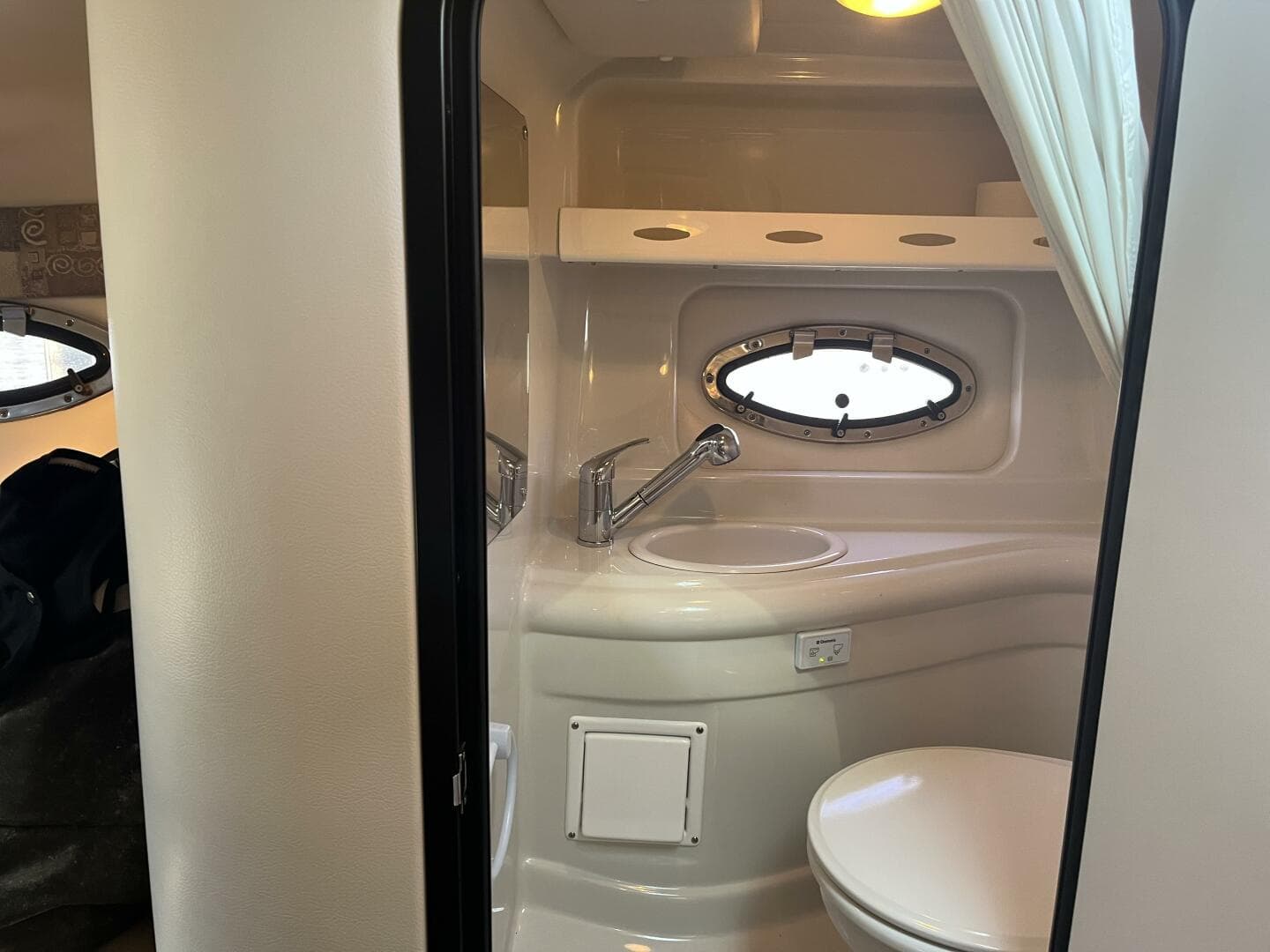 2011 Crownline — photo 12