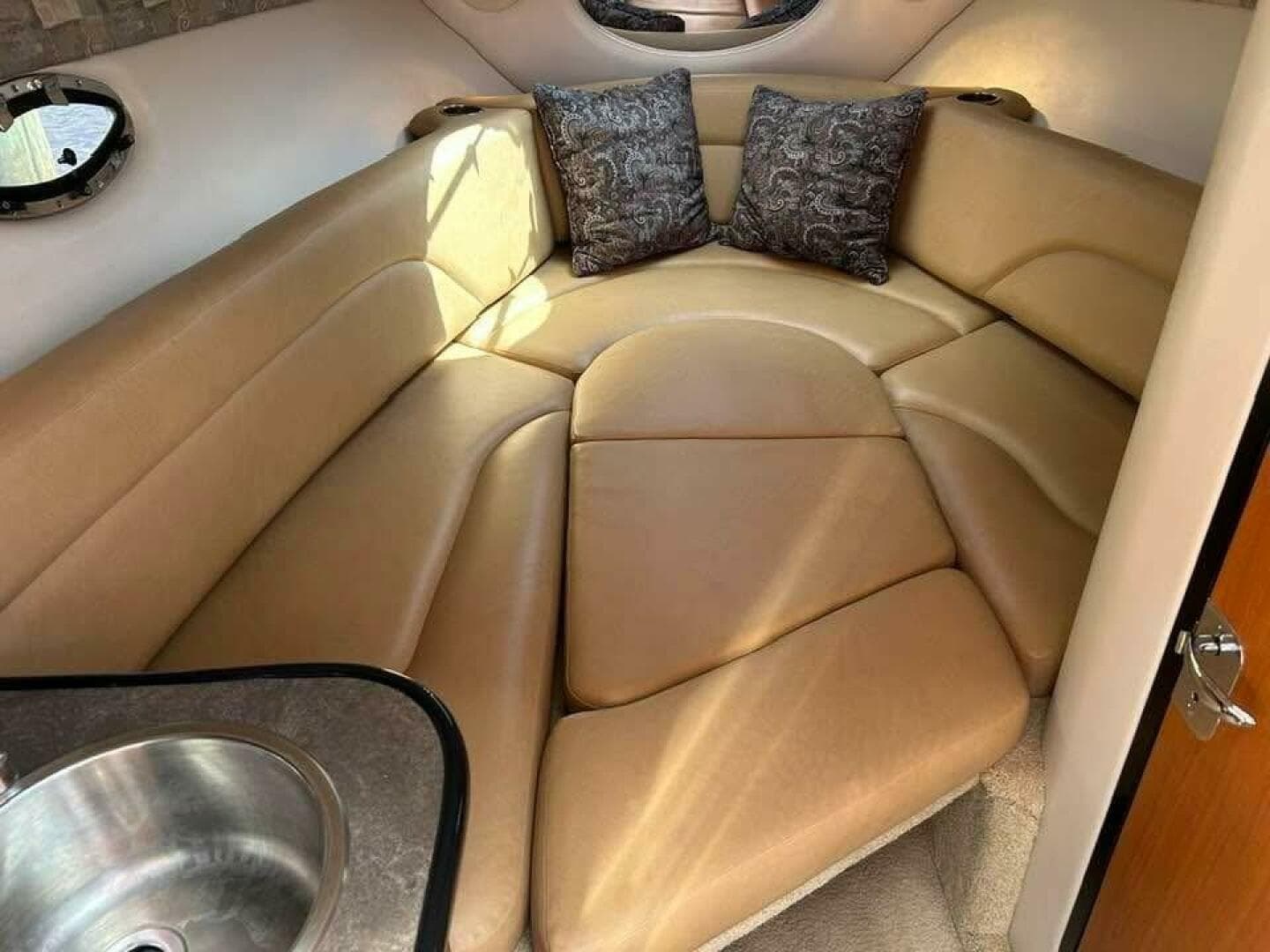 2011 Crownline — photo 16