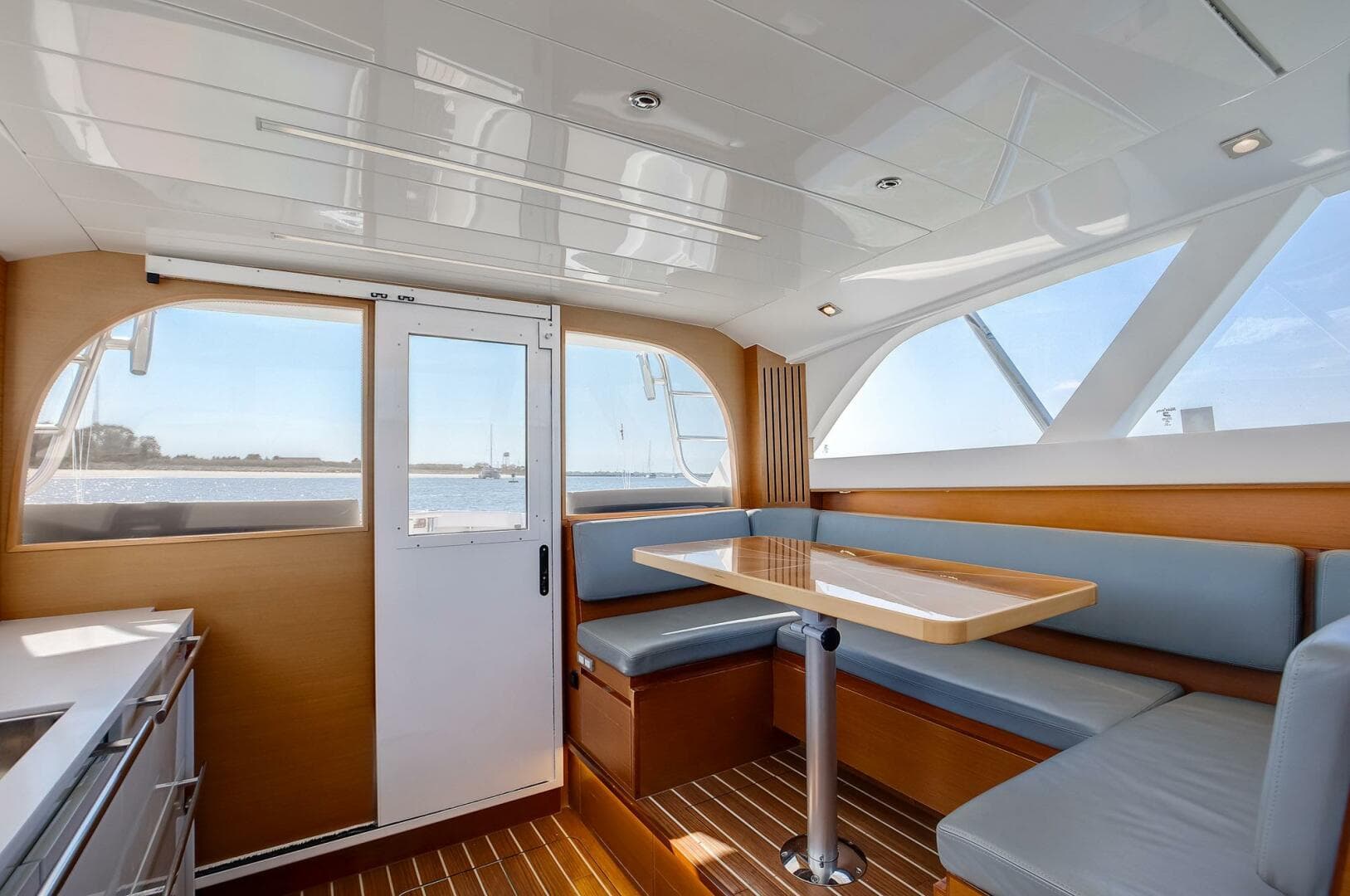 2018 Bertram 35 Flybridge Sportfish — photo 9