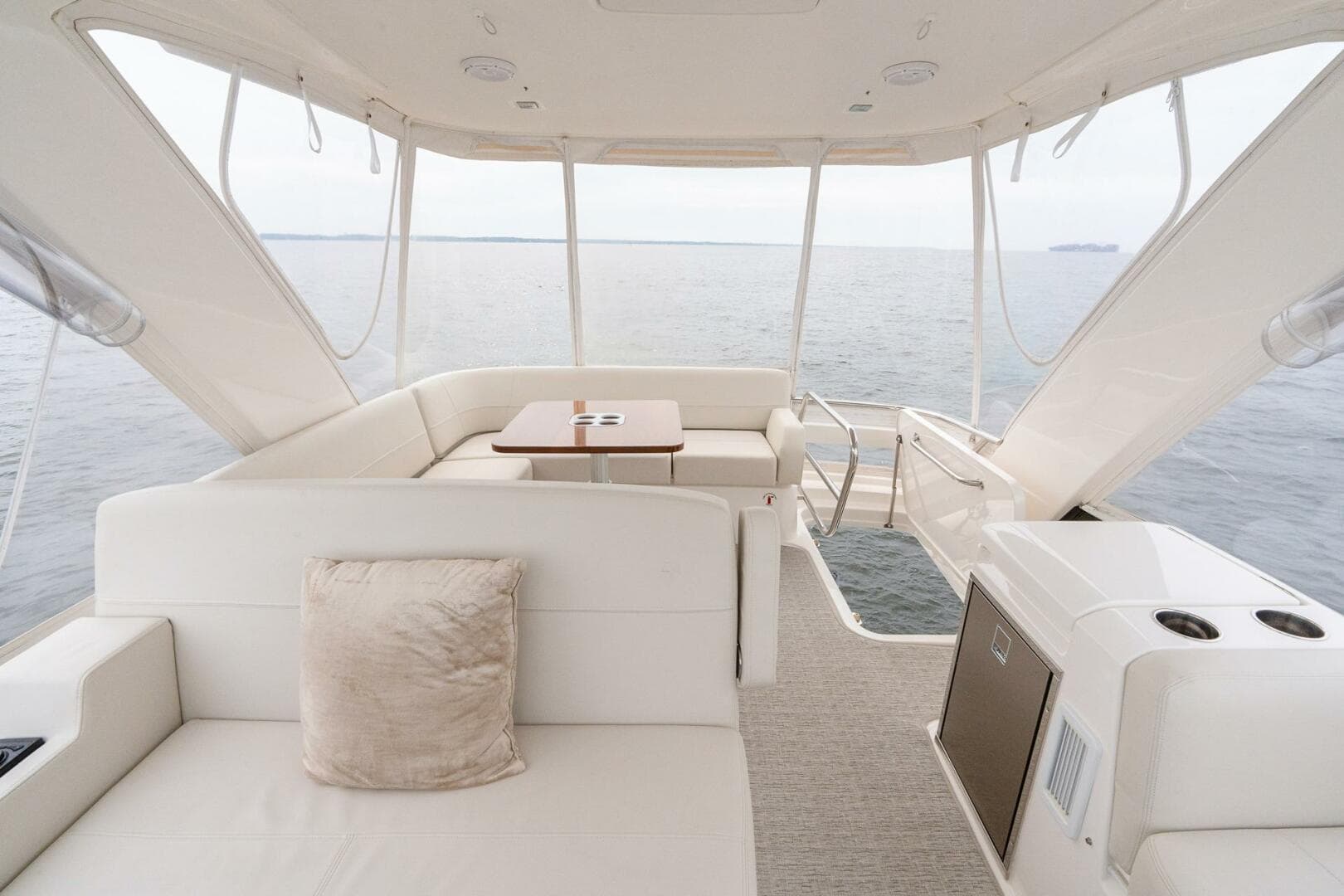 2021 Tiara Yachts 4400 Flybridge — photo 48