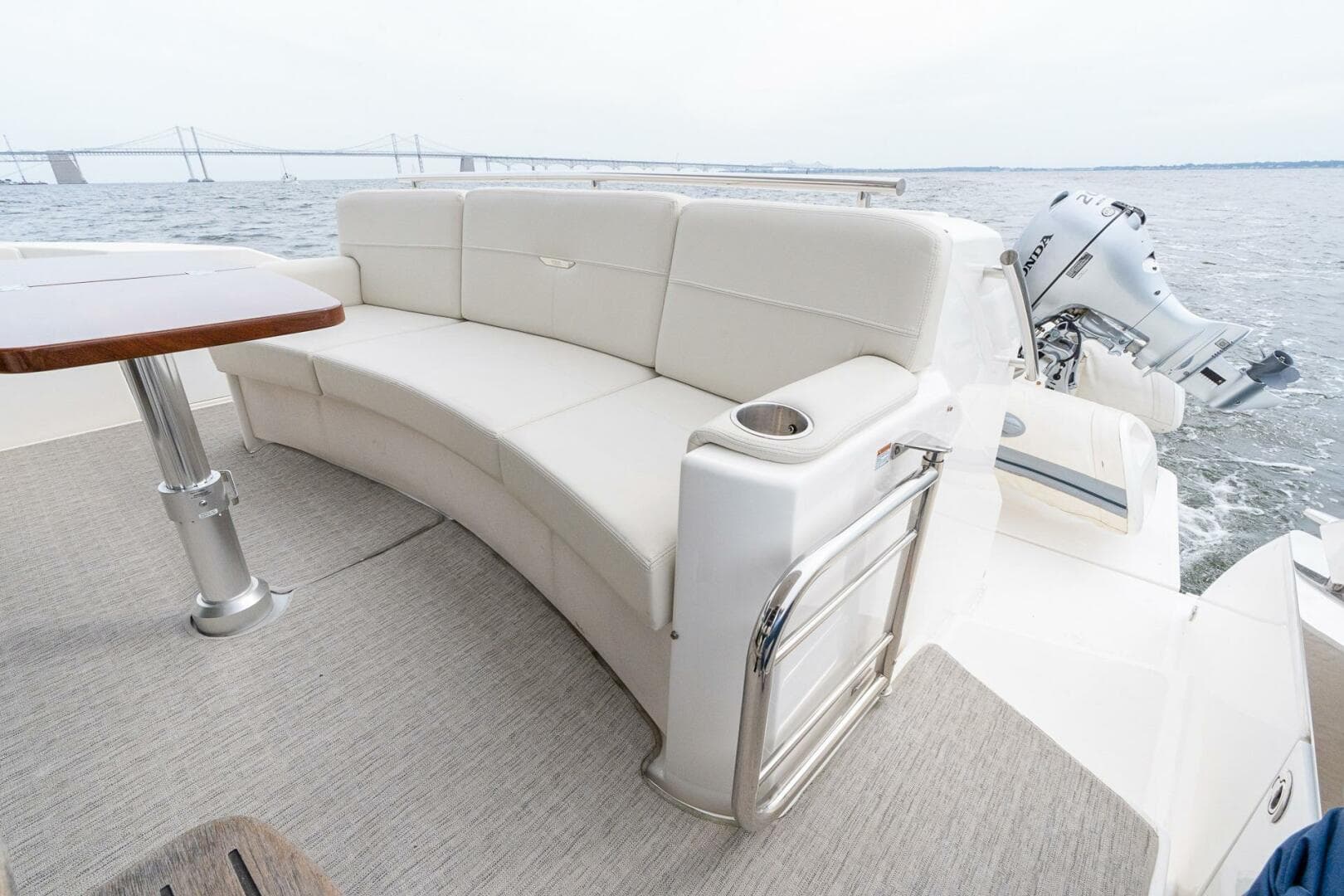 2021 Tiara Yachts 4400 Flybridge — photo 14