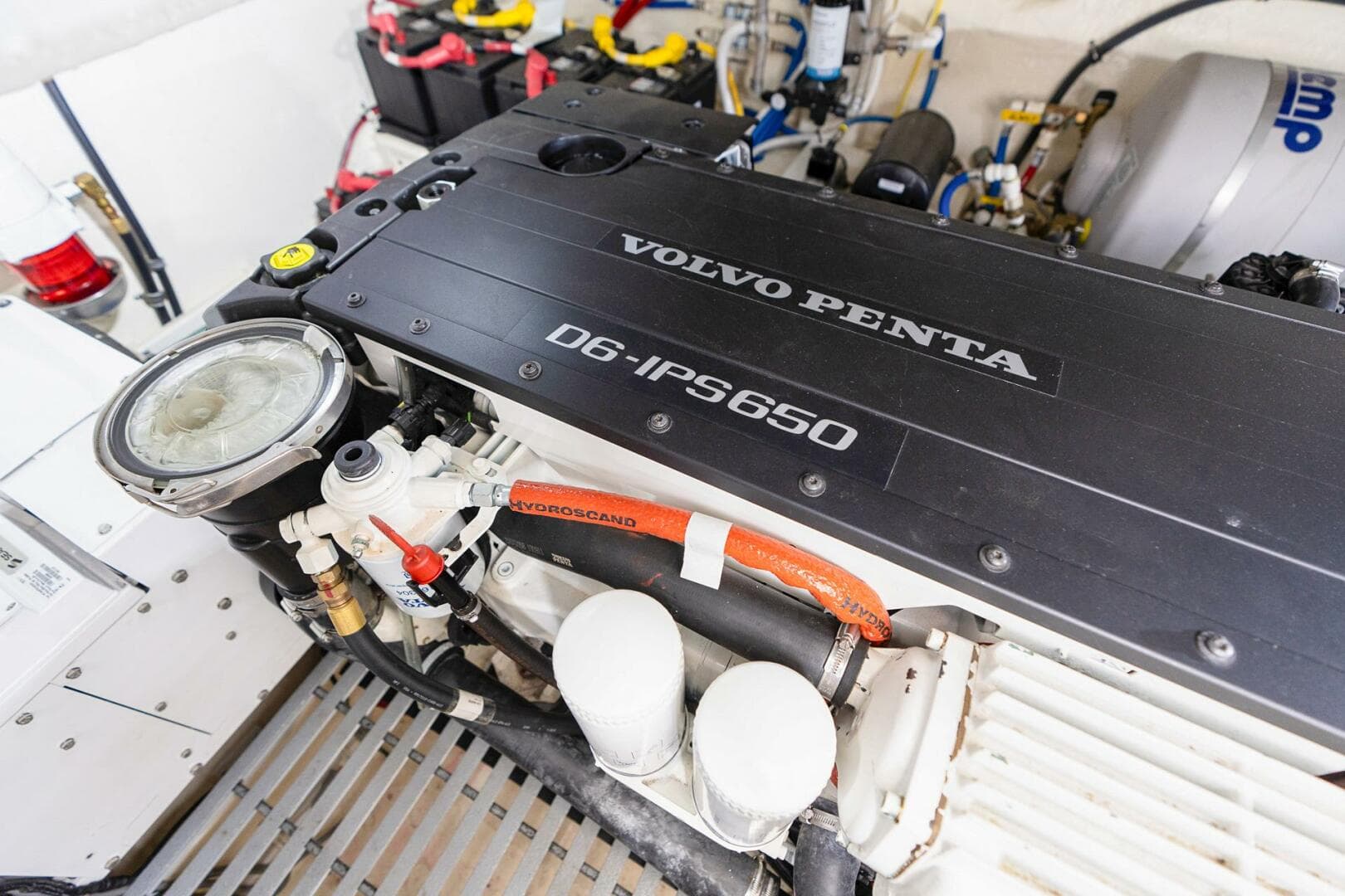 2021 Tiara Yachts 4400 Flybridge — photo 54