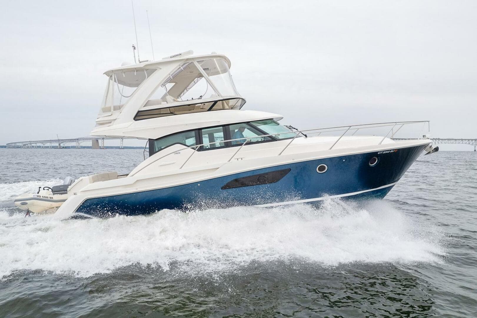 2021 Tiara Yachts 4400 Flybridge — photo 3