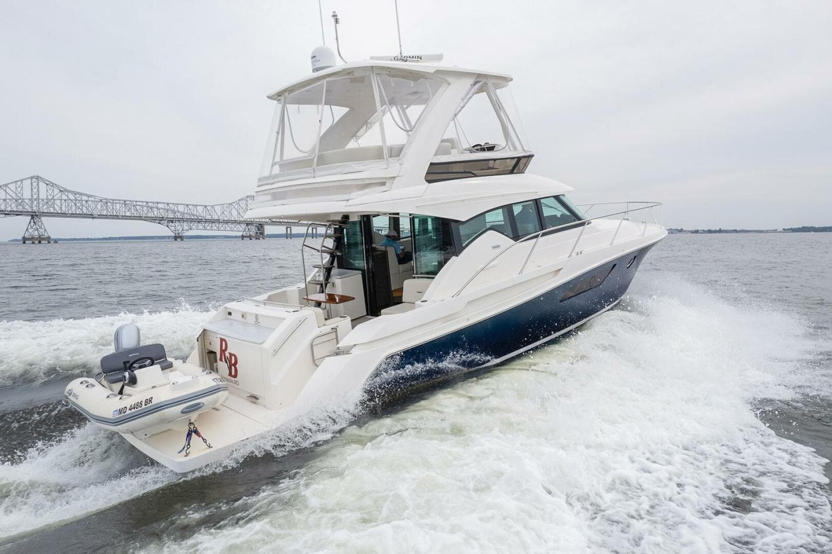 2021 Tiara Yachts 4400 Flybridge — photo 5