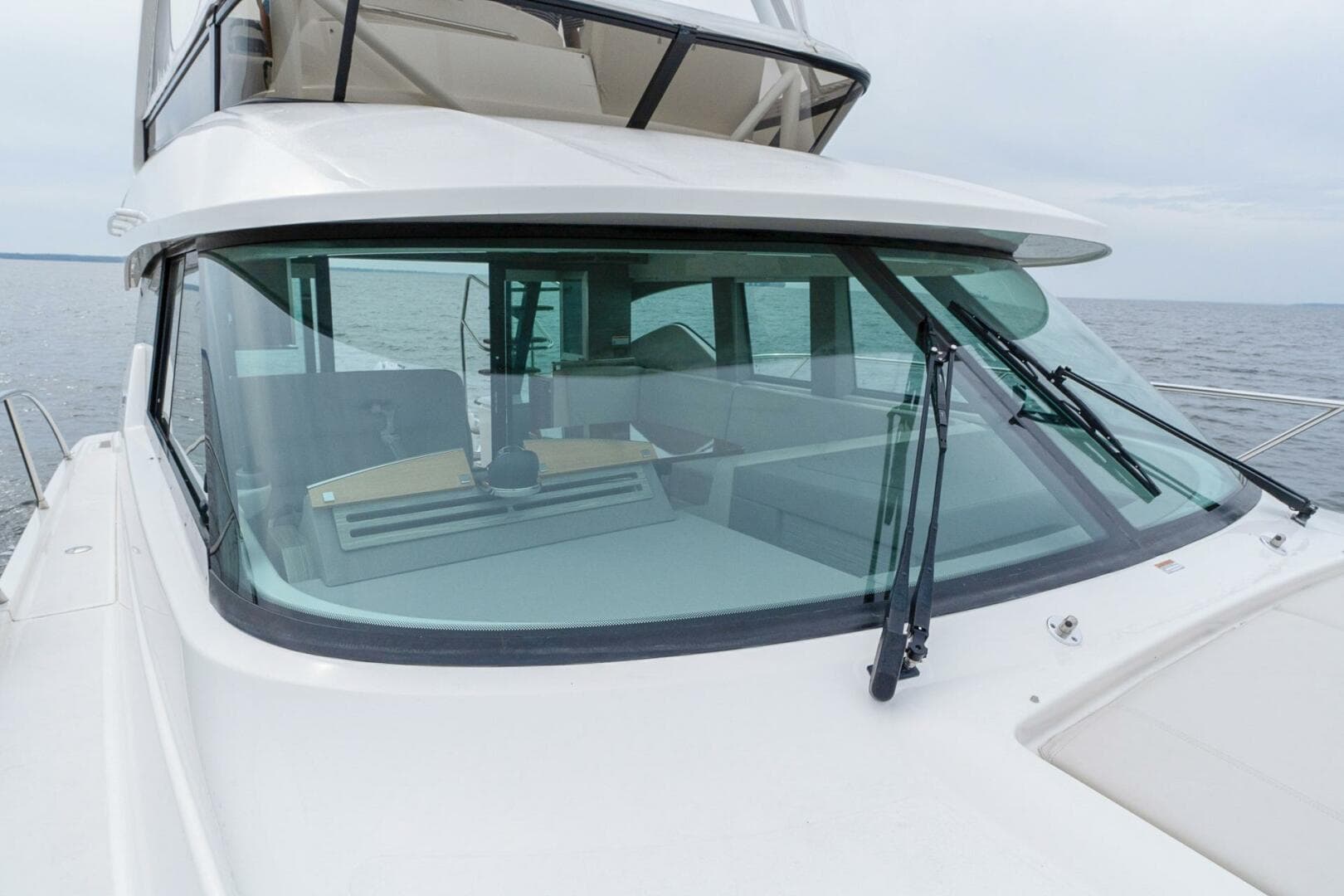 2021 Tiara Yachts 4400 Flybridge — photo 43