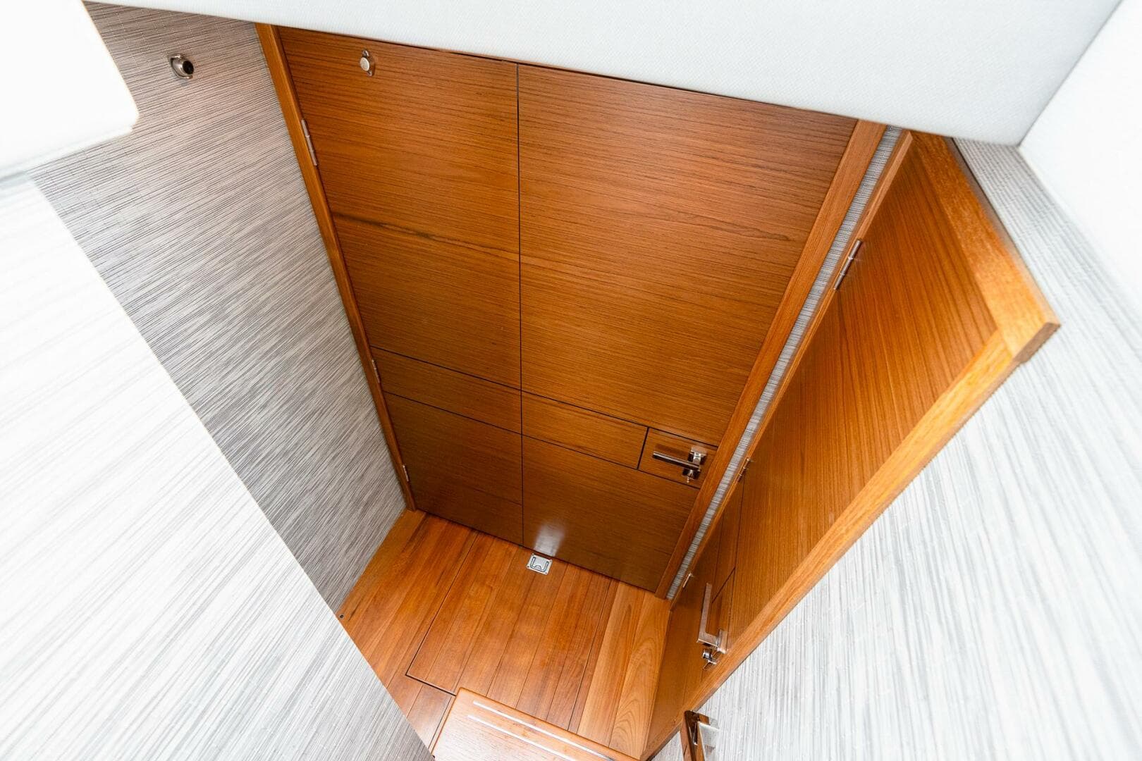 2021 Tiara Yachts 4400 Flybridge — photo 38