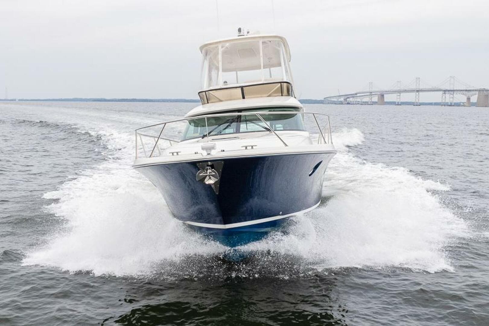 2021 Tiara Yachts 4400 Flybridge — photo 8