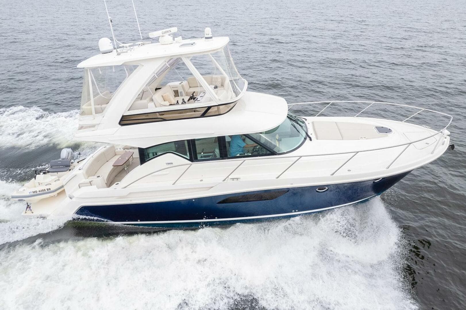 2021 Tiara Yachts 4400 Flybridge — photo 4