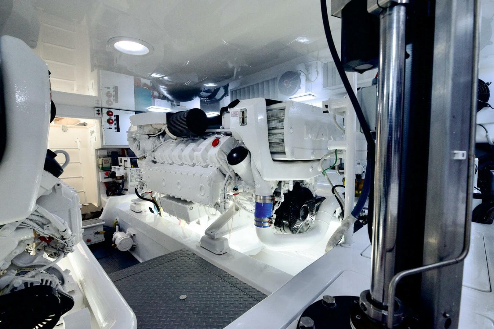 2014 Viking 62 — photo 46