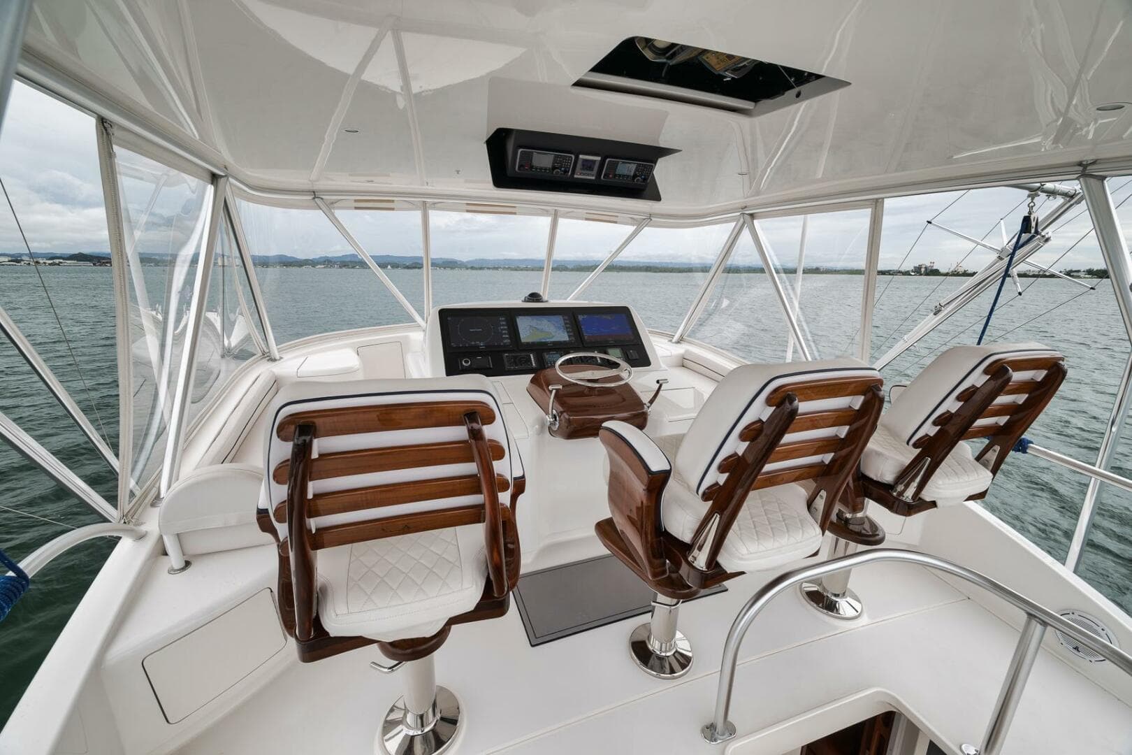 2014 Viking 62 — photo 44
