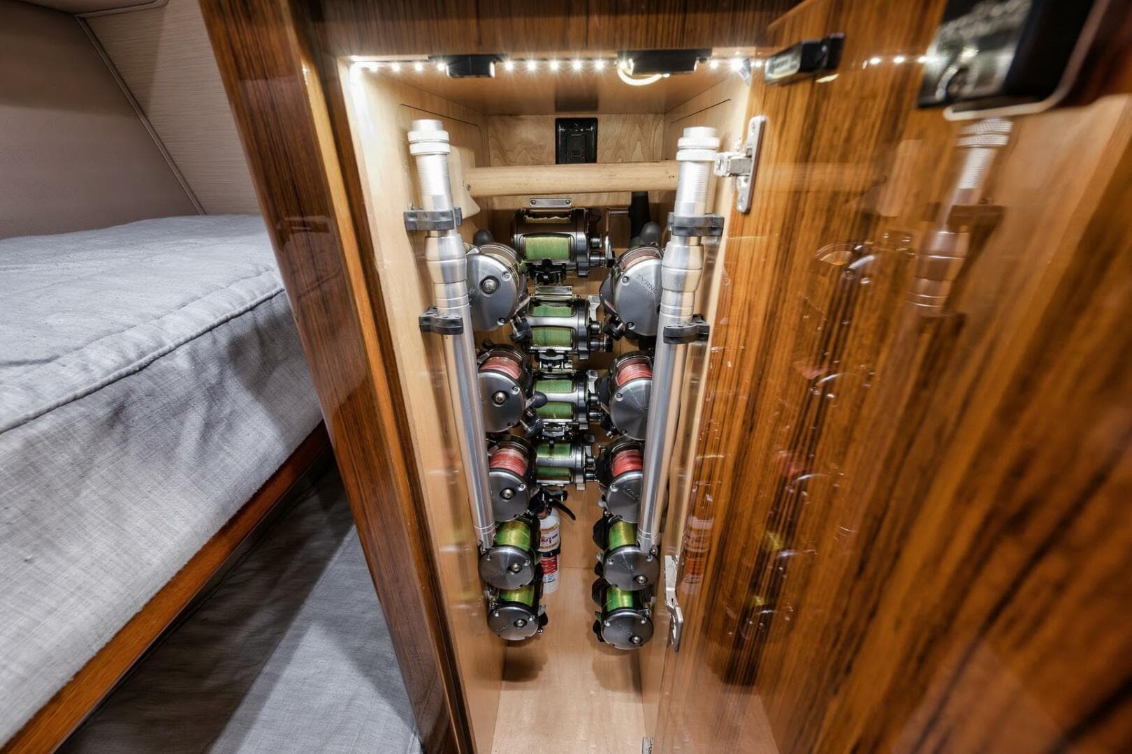 2014 Viking 62 — photo 30