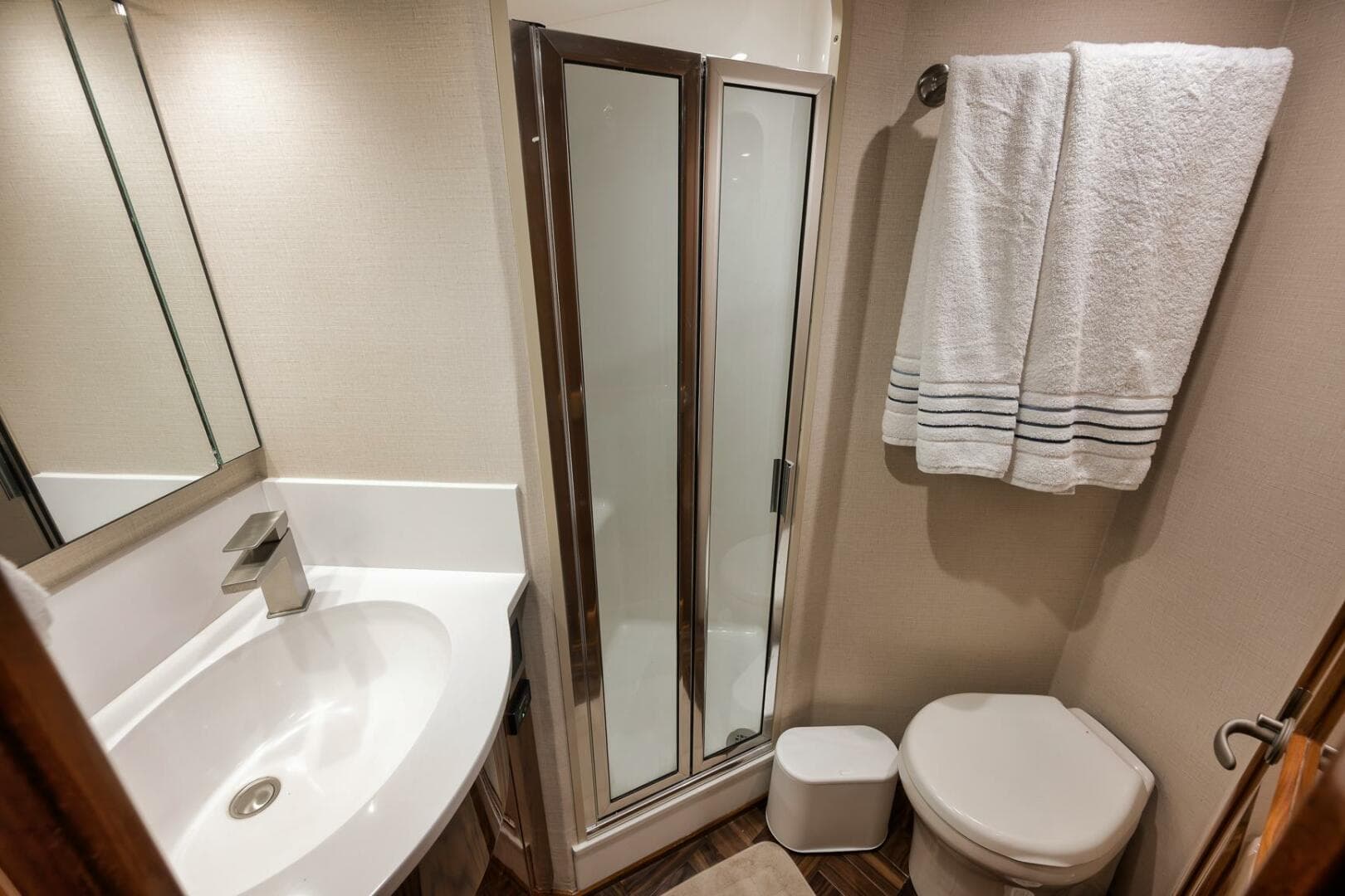 2014 Viking 62 — photo 22