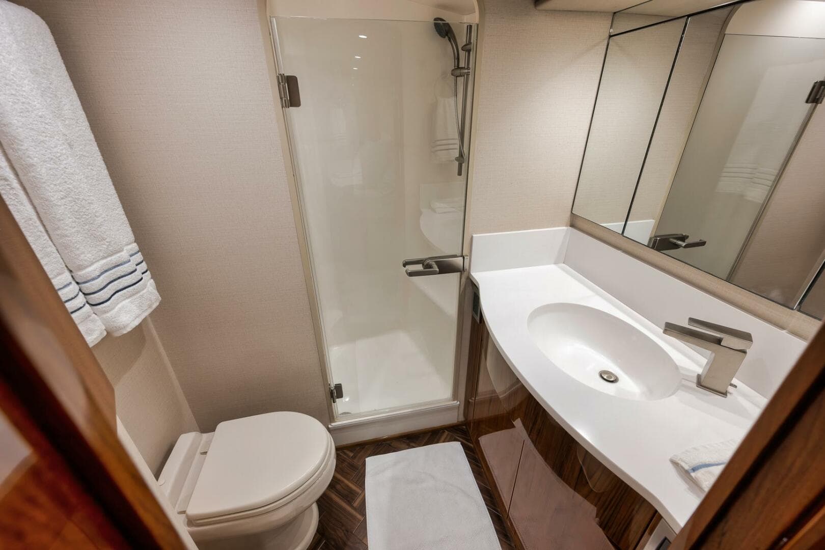 2014 Viking 62 — photo 20