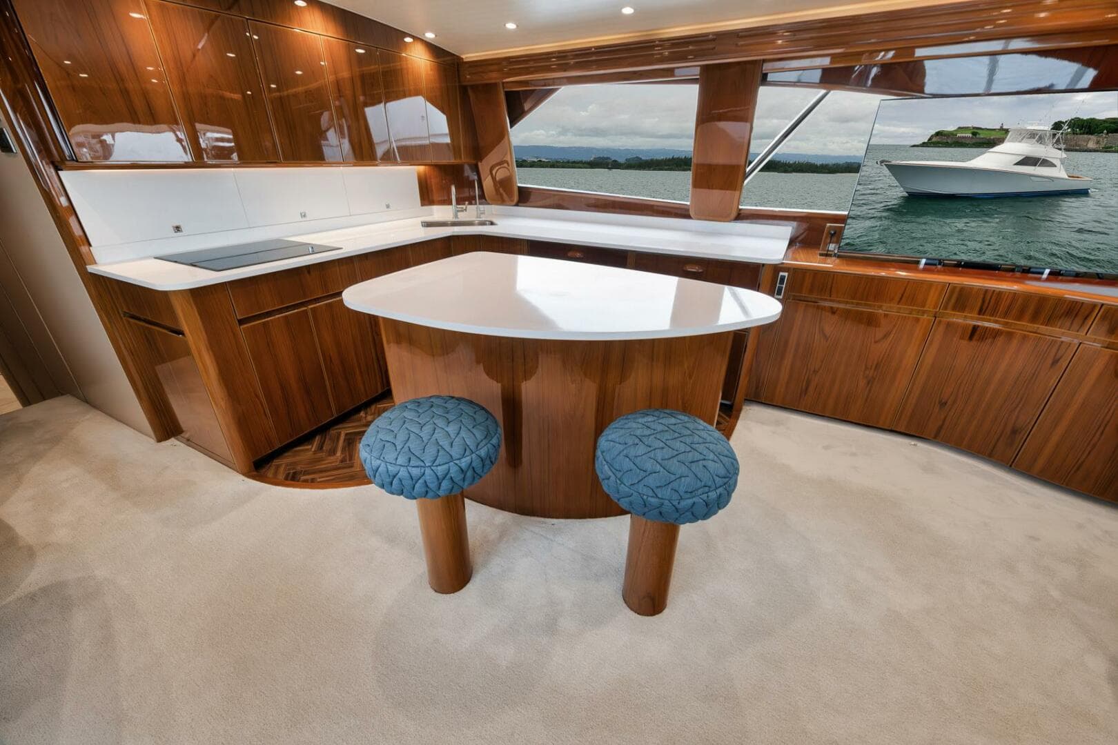 2014 Viking 62 — photo 12