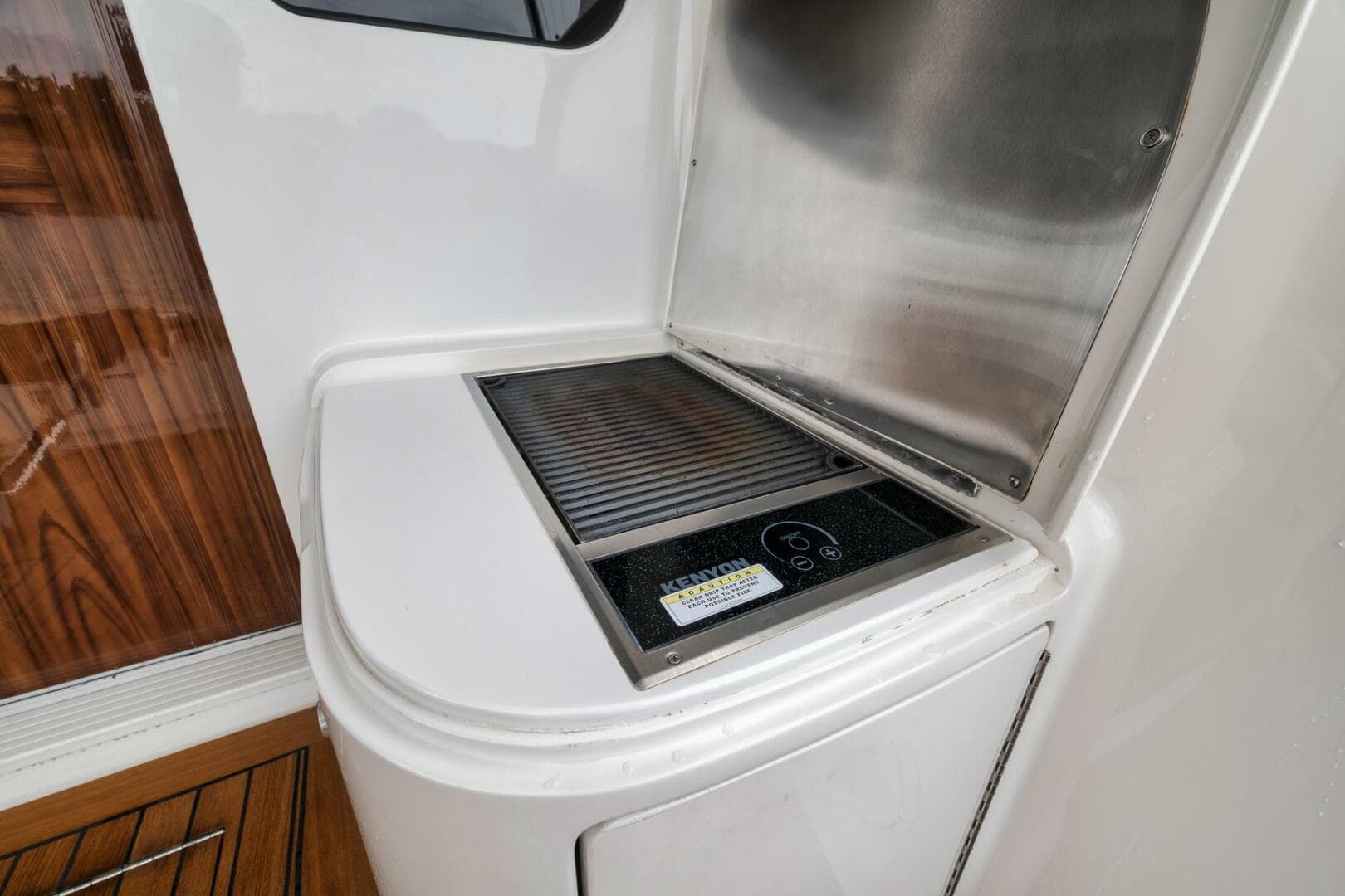 2014 Viking 62 — photo 32