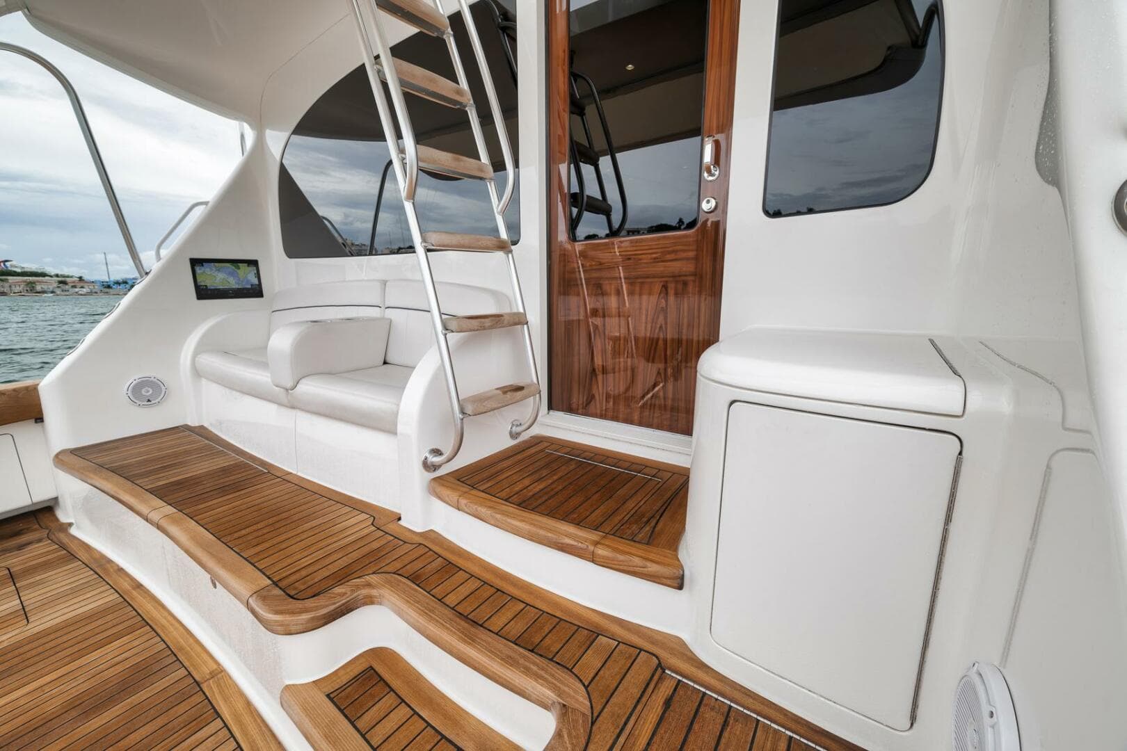 2014 Viking 62 — photo 31