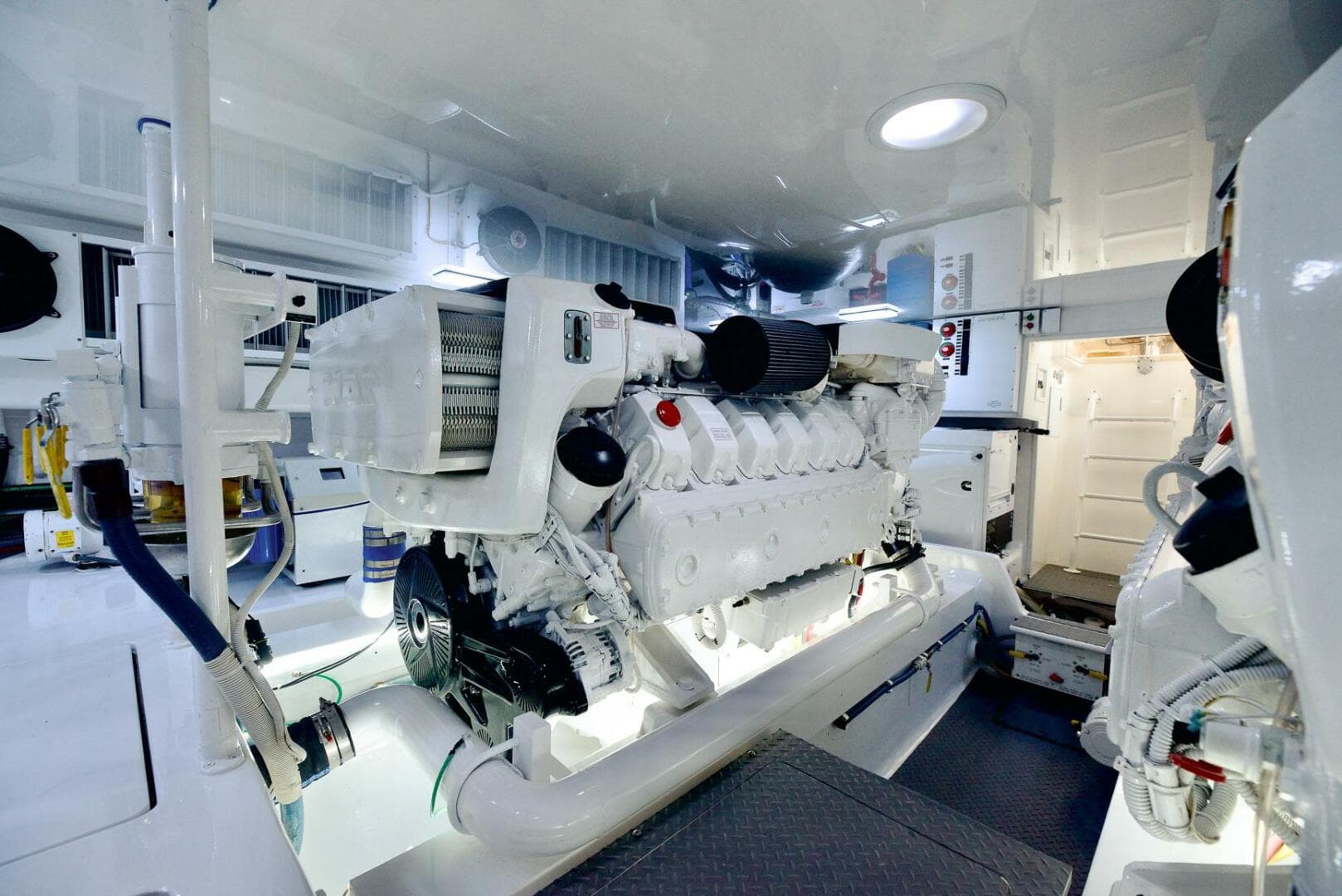 2014 Viking 62 — photo 45