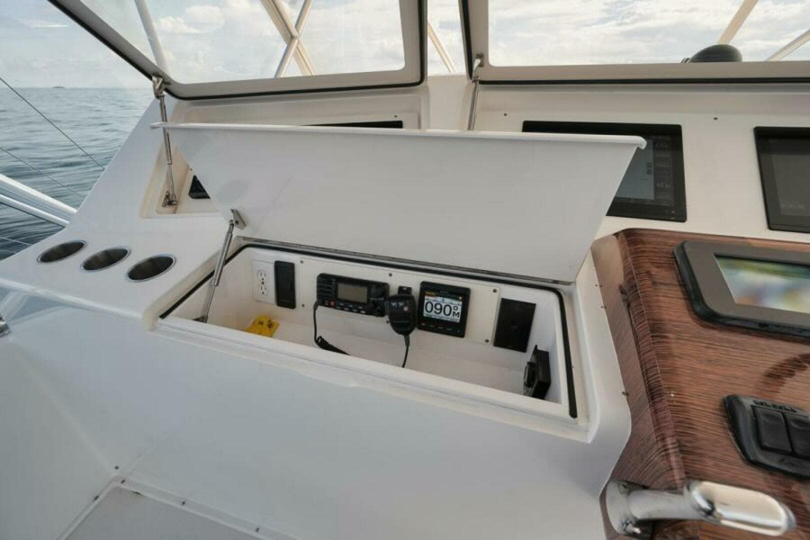 2005 Viking 61 — photo 27