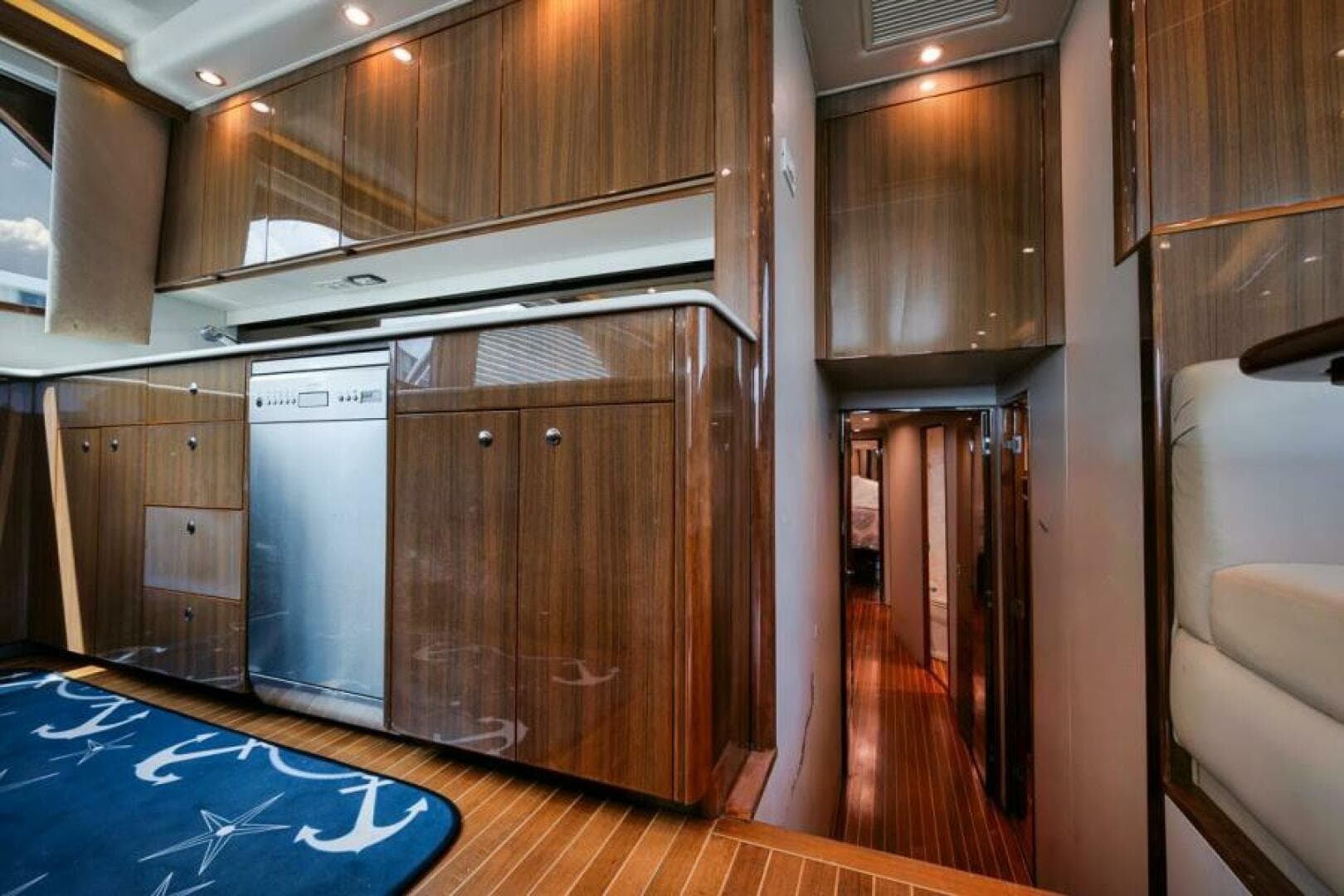 2005 Viking 61 — photo 10