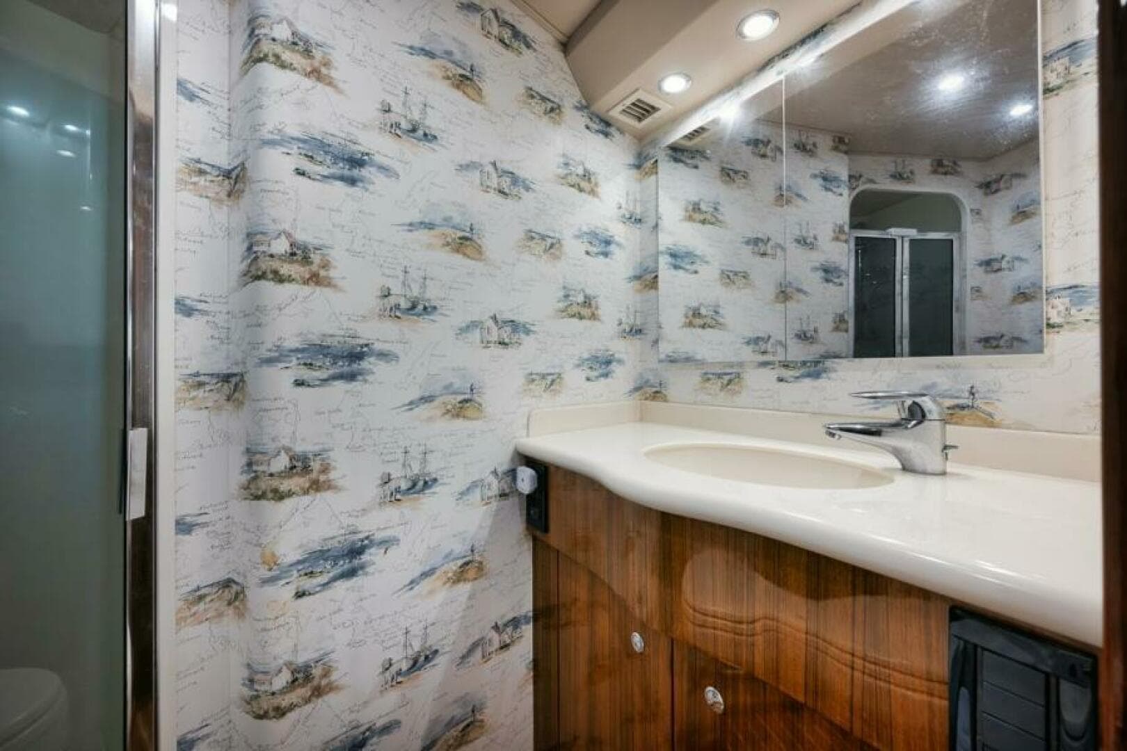 2005 Viking 61 — photo 13