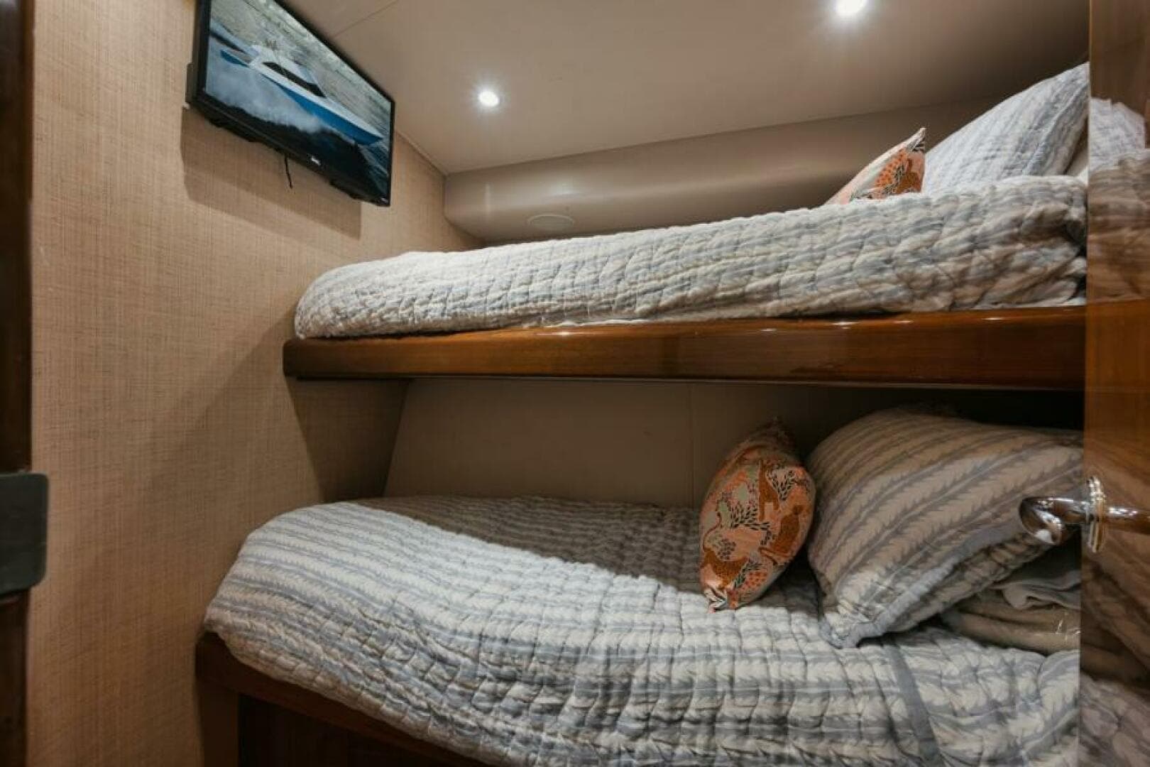 2005 Viking 61 — photo 15