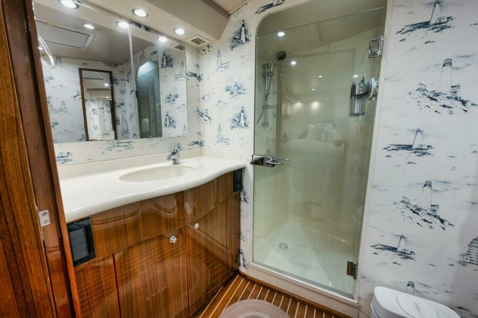 2005 Viking 61 — photo 16