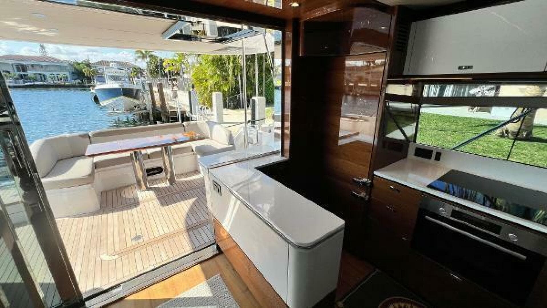 2019 Princess F62 — photo 9