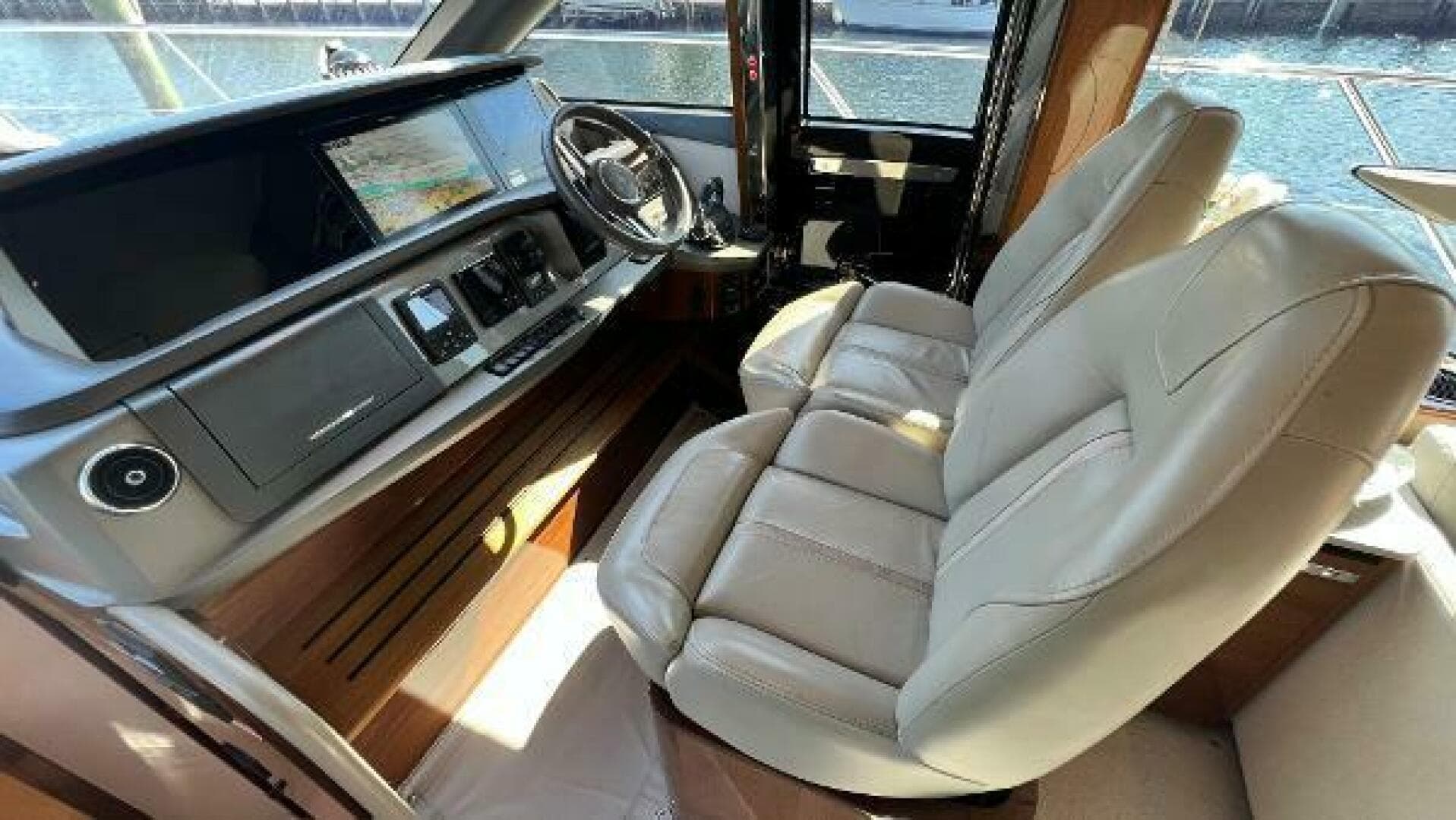 2019 Princess F62 — photo 52