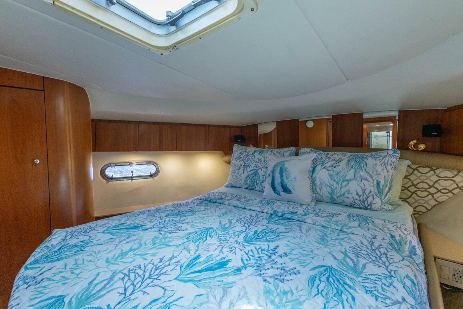 2000 Tiara Yachts 5200 Express — photo 17