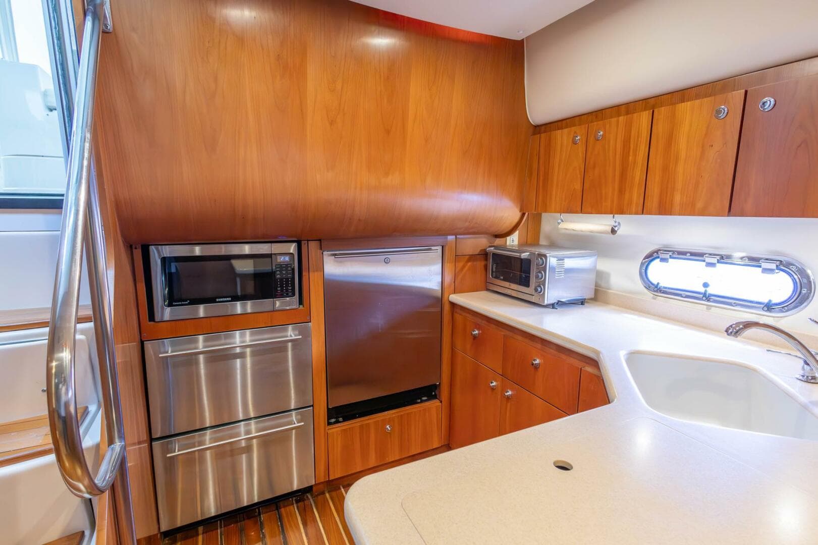 2000 Tiara Yachts 5200 Express — photo 12