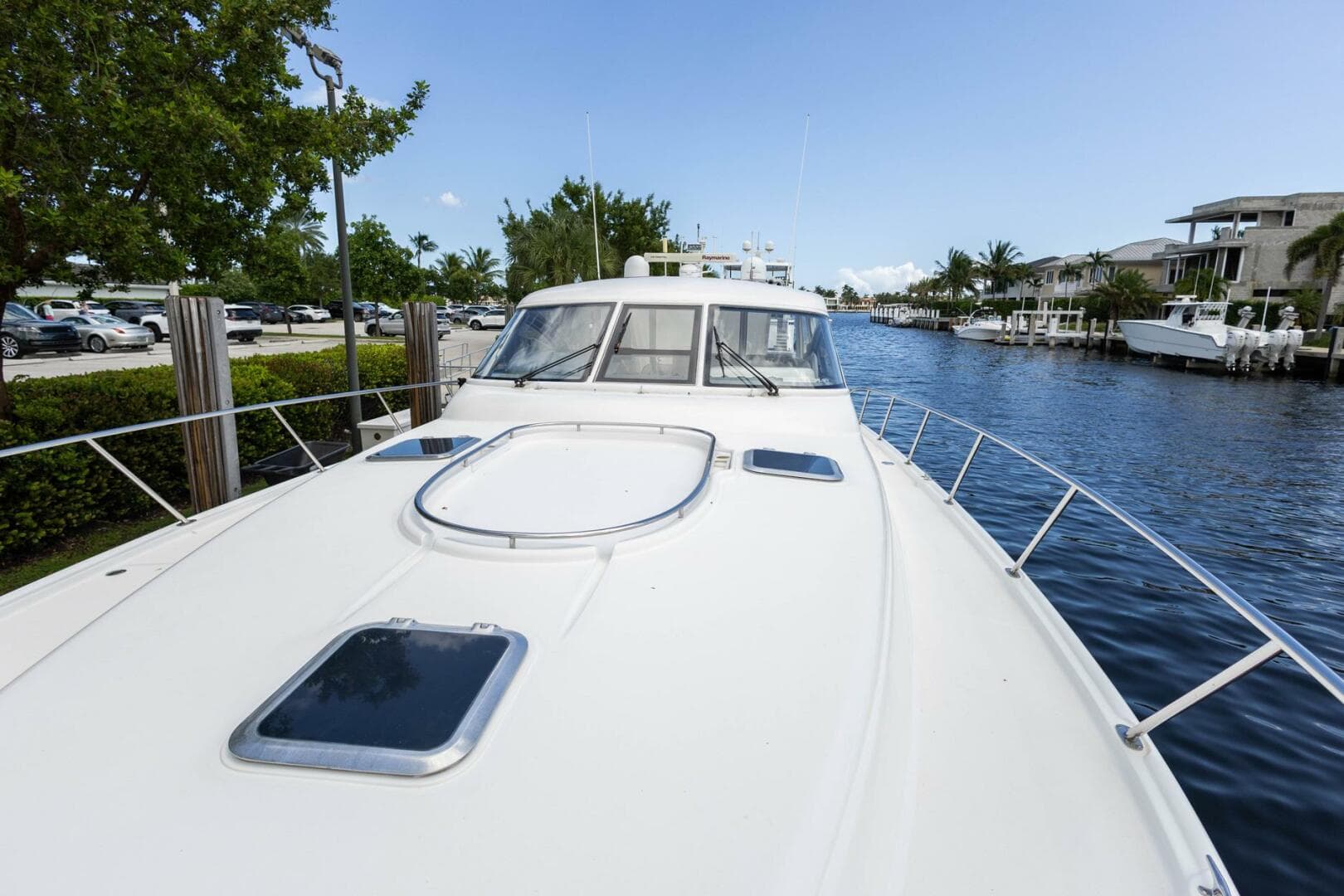 2000 Tiara Yachts 5200 Express — photo 25