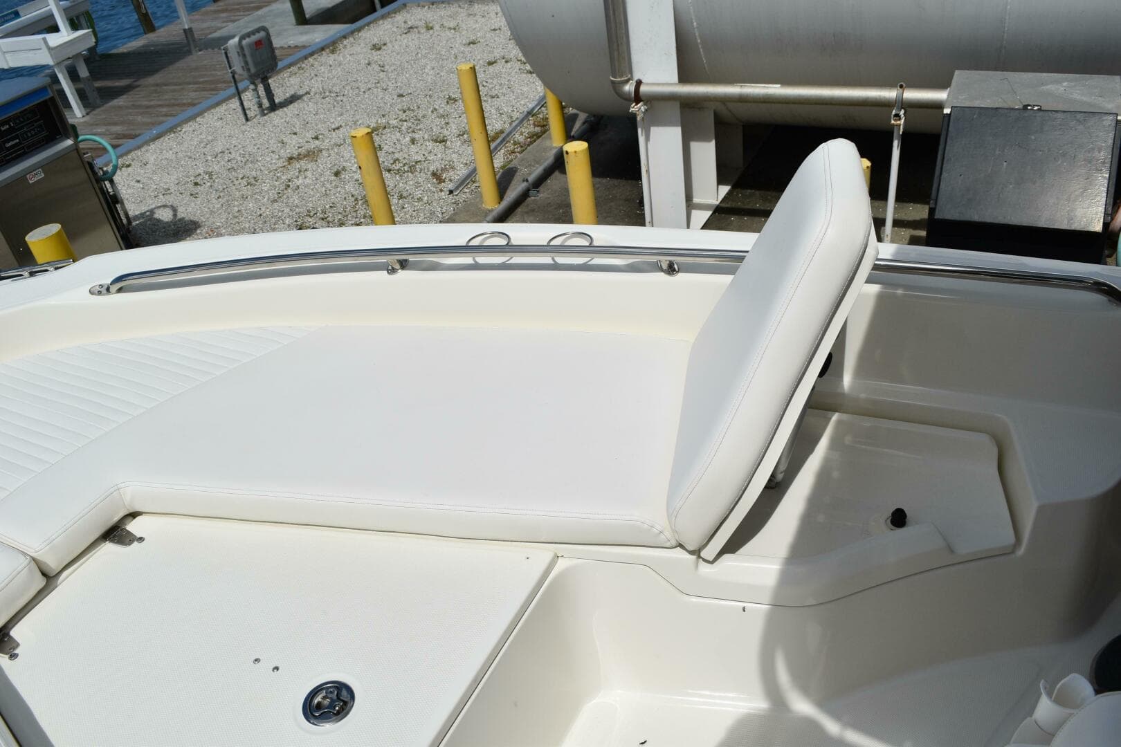 2010 Boston Whaler 230 Dauntless — photo 24