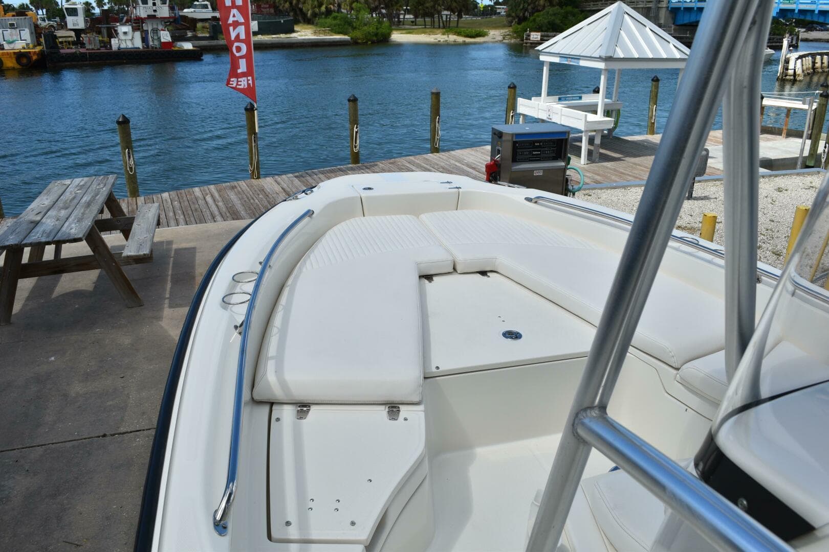 2010 Boston Whaler 230 Dauntless — photo 17