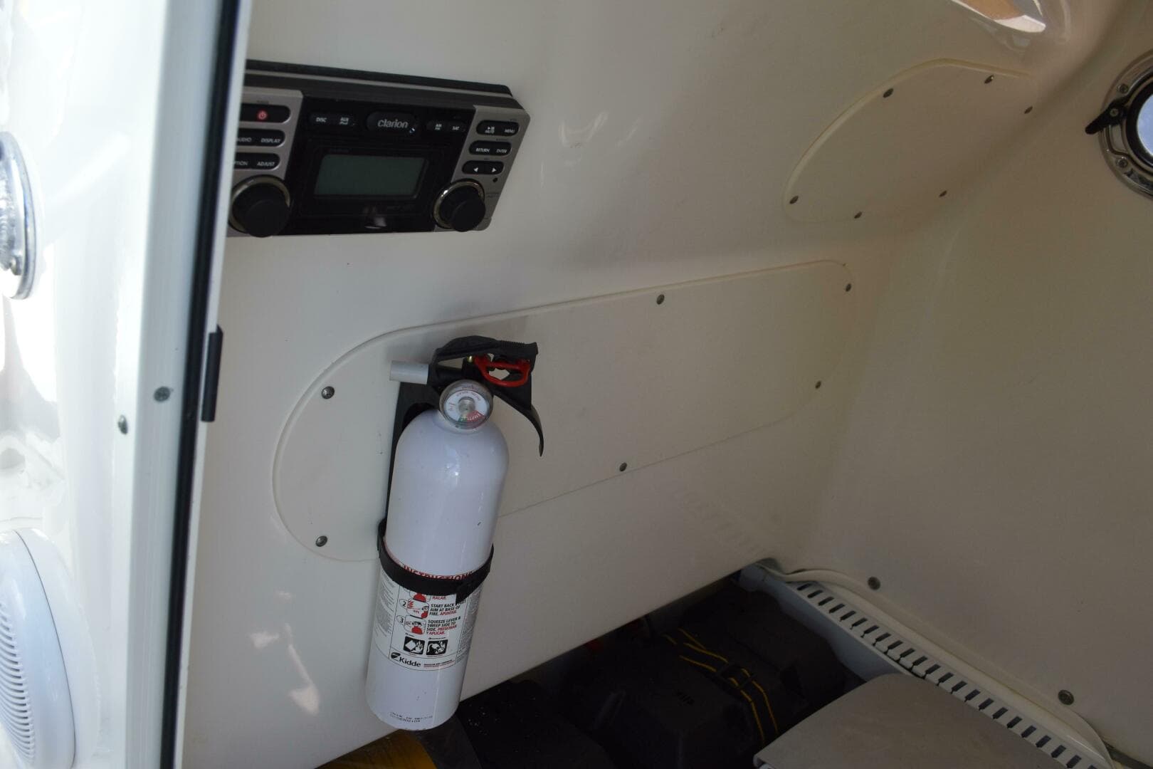 2010 Boston Whaler 230 Dauntless — photo 32