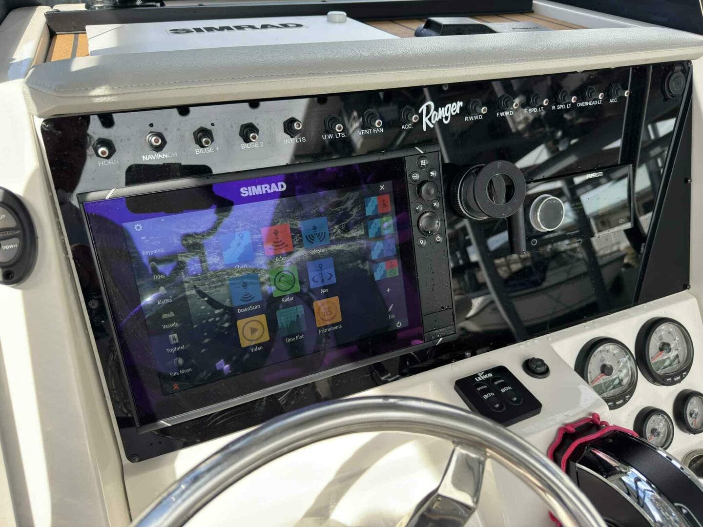 2020 Ranger 2360 Bay — photo 16