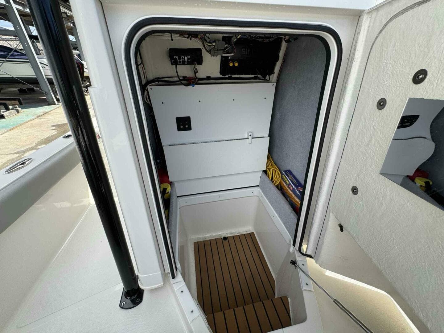 2020 Ranger 2360 Bay — photo 23