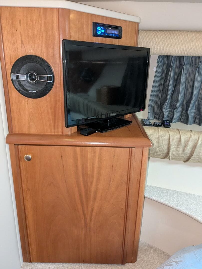 2004 Meridian 411 — photo 22