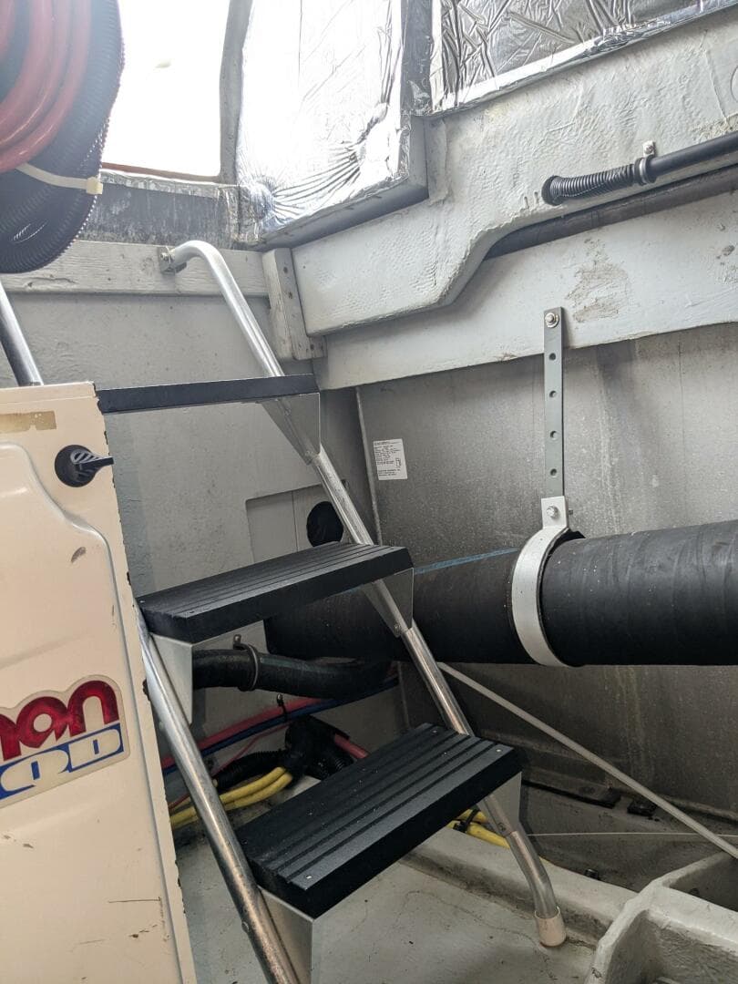 2004 Meridian 411 — photo 36