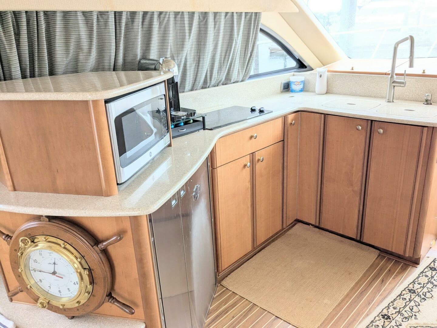 2004 Meridian 411 — photo 18