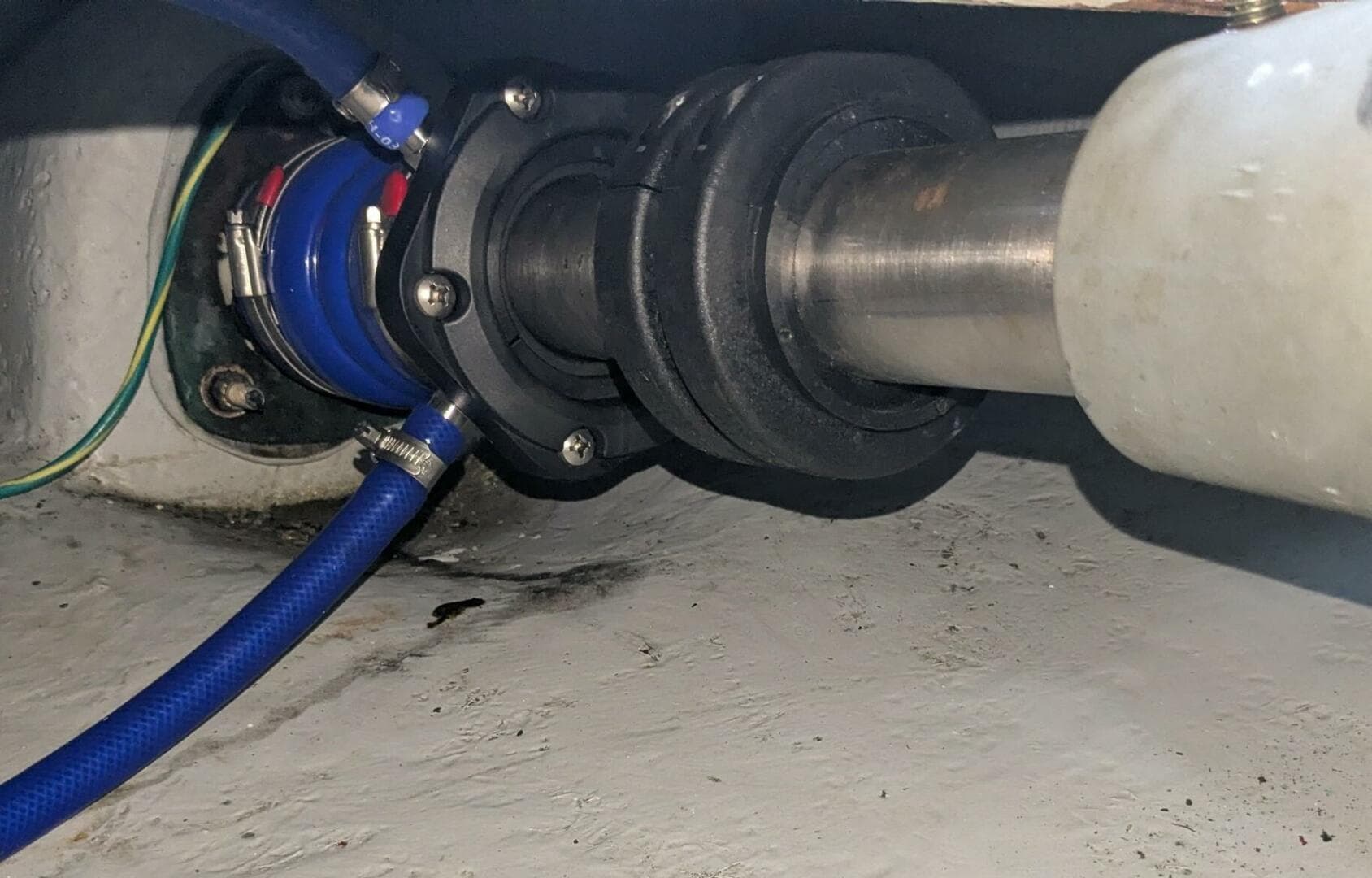 2004 Meridian 411 — photo 33