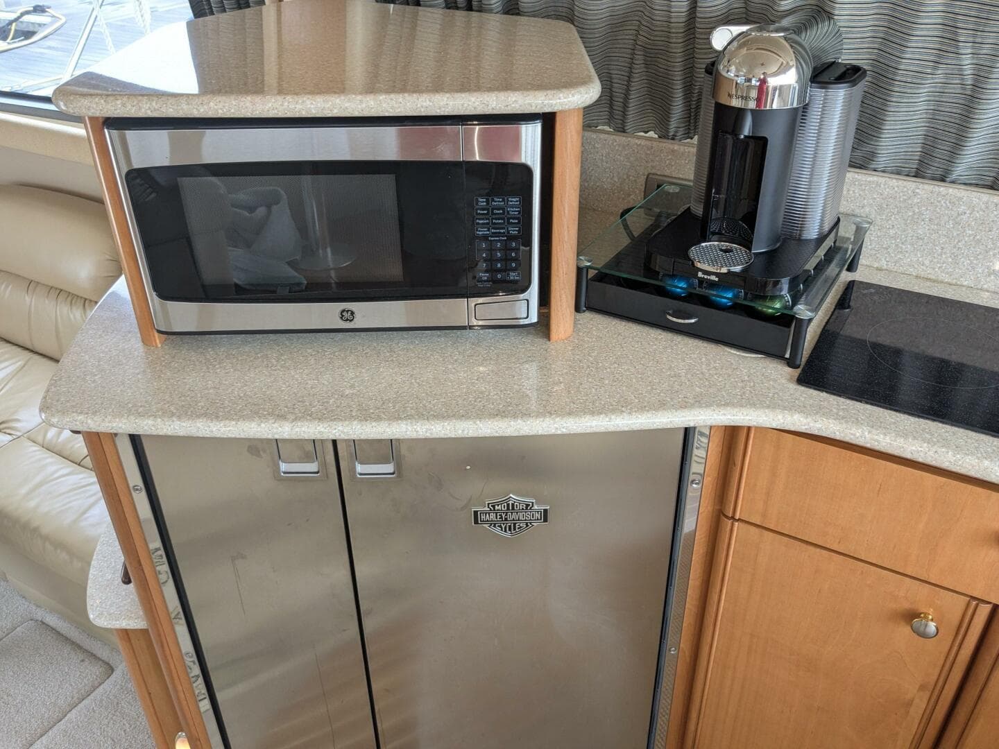 2004 Meridian 411 — photo 19