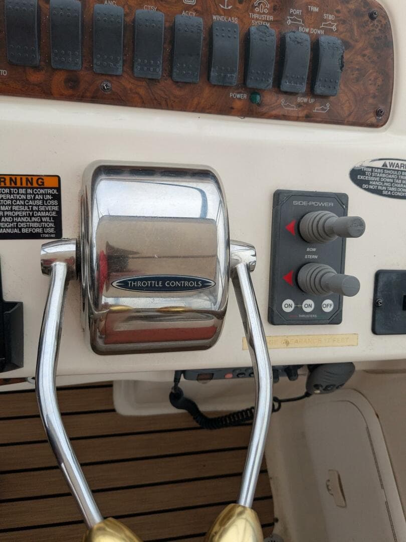 2004 Meridian 411 — photo 13