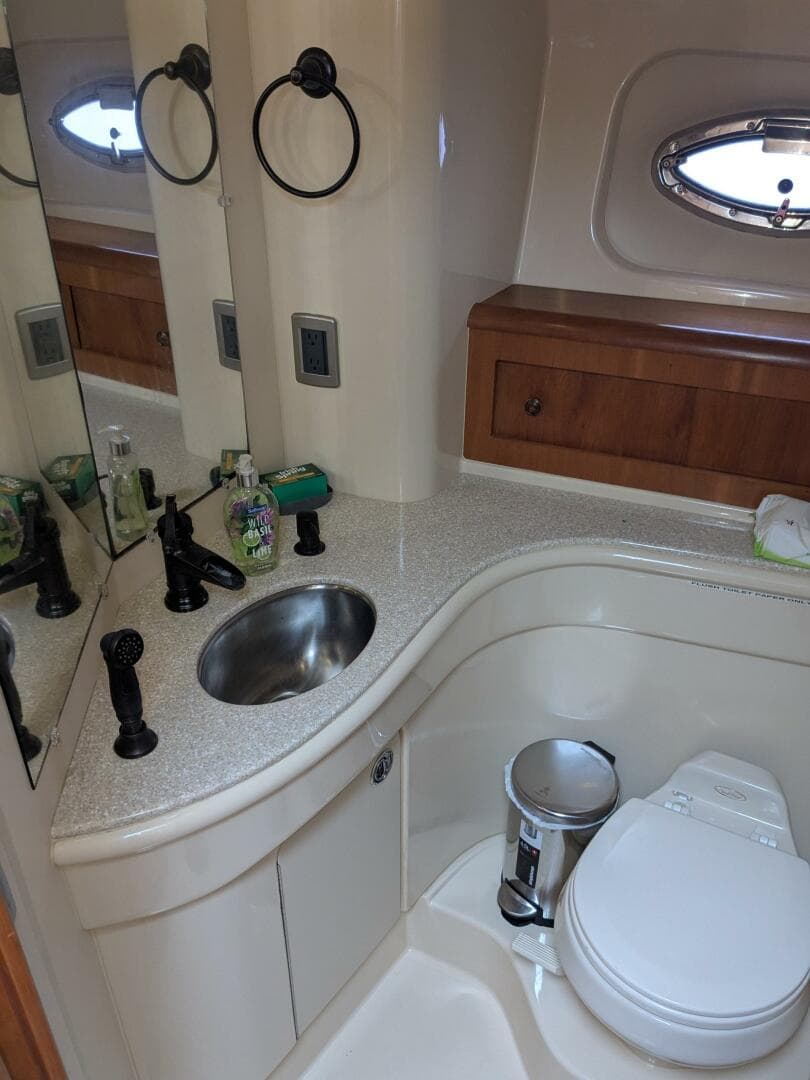 2004 Meridian 411 — photo 25