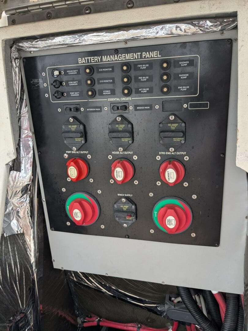 2004 Meridian 411 — photo 35