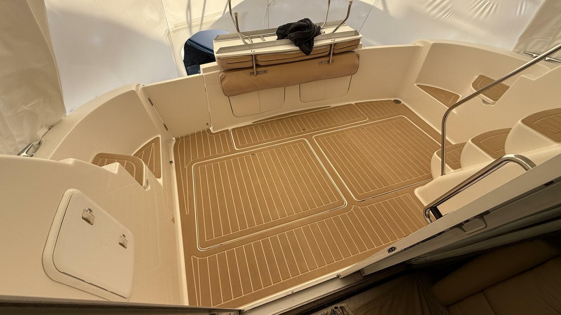 2004 Meridian 411 — photo 40