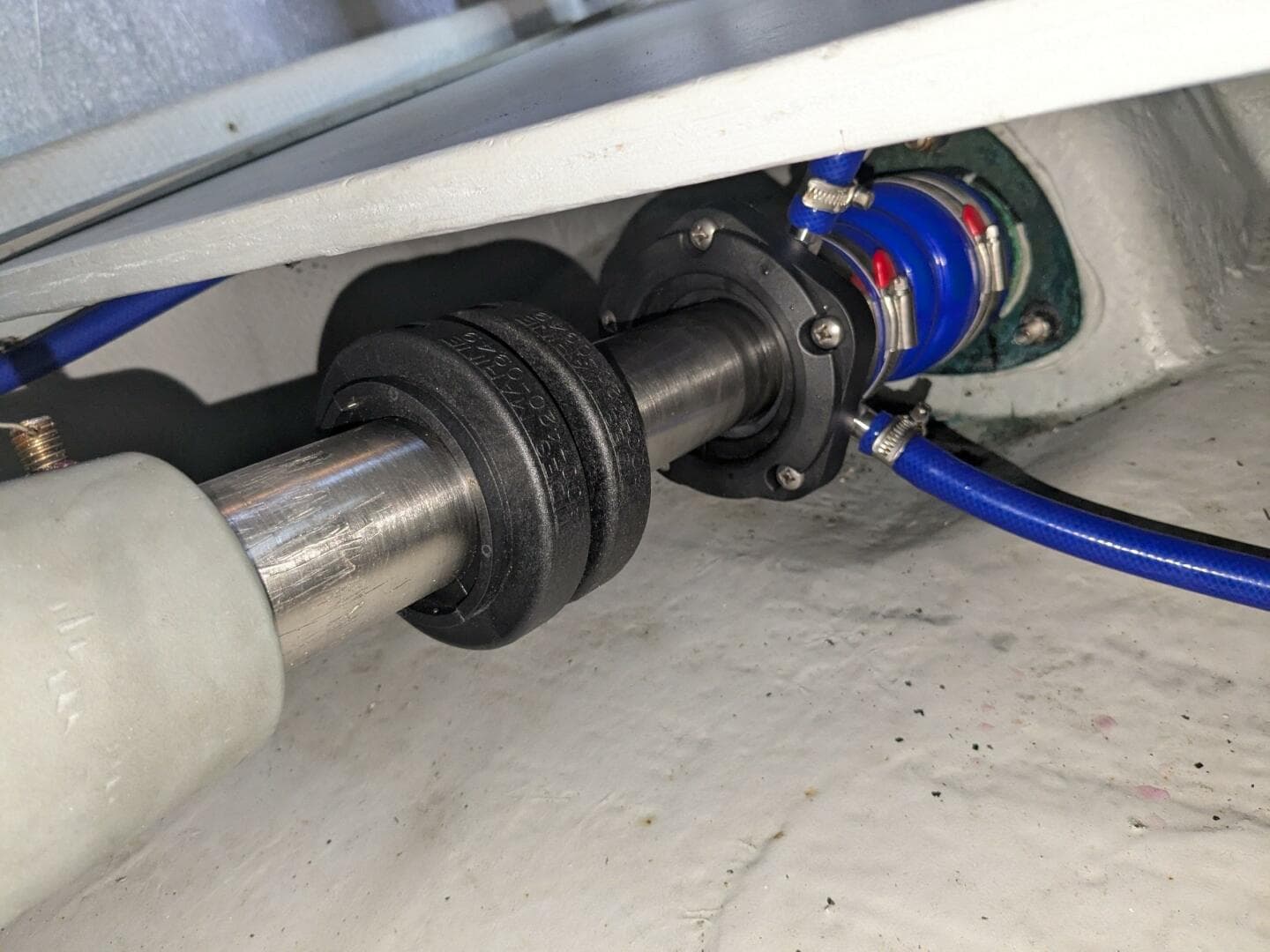 2004 Meridian 411 — photo 31